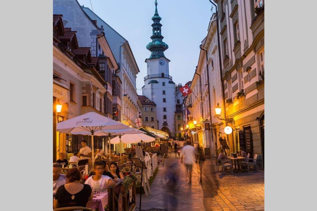 Vip Apartment In Old Town With Free Parking Μπρατισλάβα Εξωτερικό φωτογραφία