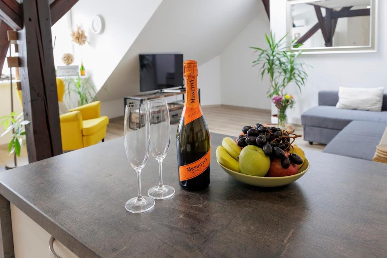 Vip Apartment In Old Town With Free Parking Μπρατισλάβα Εξωτερικό φωτογραφία